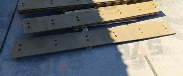 Нож ковша Lonking 833 1,8м3 (2495х320х20) с отверстиями 12шт, без крепежа М20х60 потай , (СТ45)