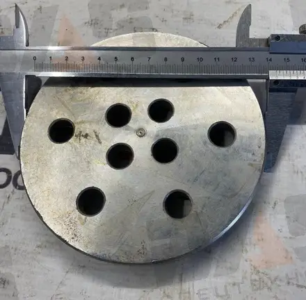 Крышка соединения рамы нижняя (вид 2) LW300