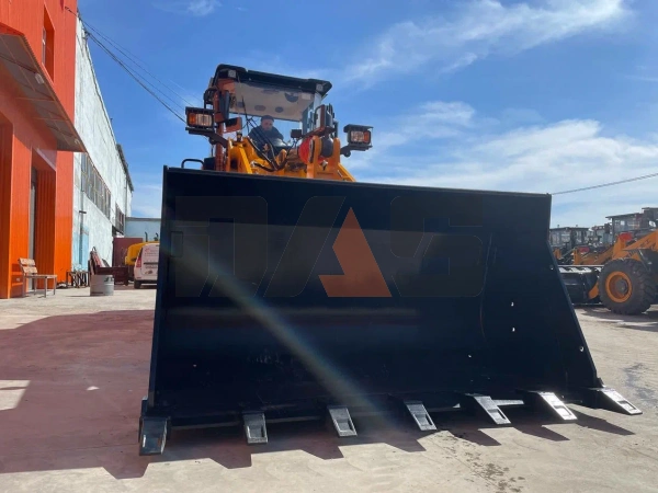 Фронтальный погрузчик Lonking CDM853H (в габарите) купить в Кемерово