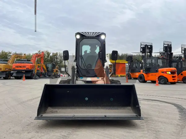 Мини-погрузчик Lonking CDM307 купить в Кемерово